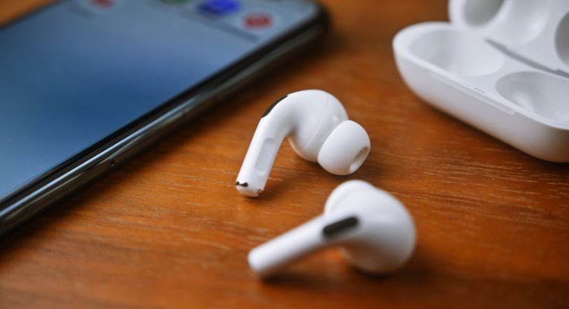 One AirPod Not Working Here's How to Fix the Problem-featured