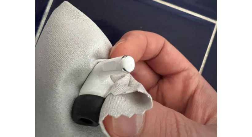 One AirPod Not Charging Here's How to Fix the Problem-3